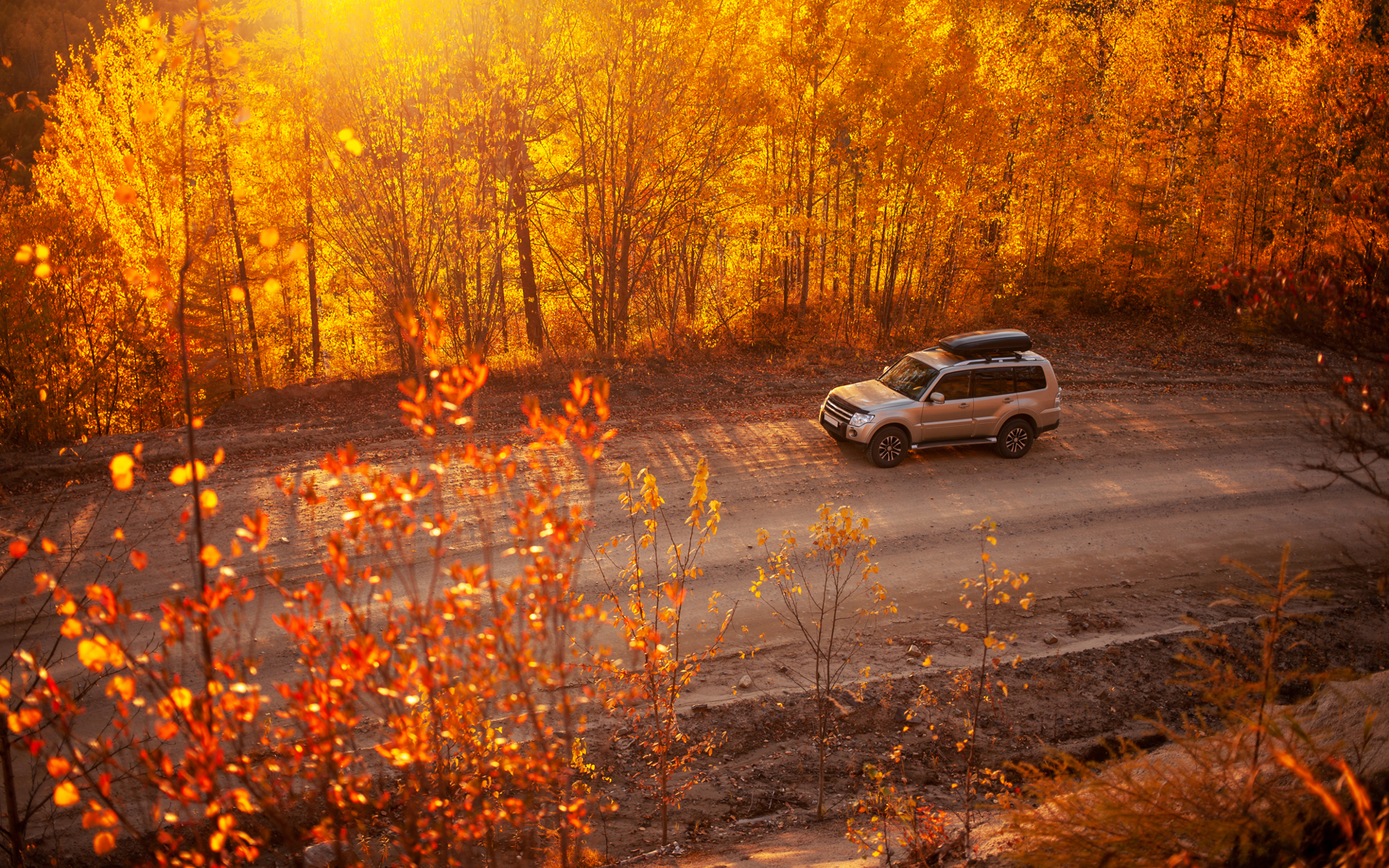 Mitsubishi Pajero Scenic Autumn Road Mountains